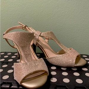 Silver rinmstone heels size w6